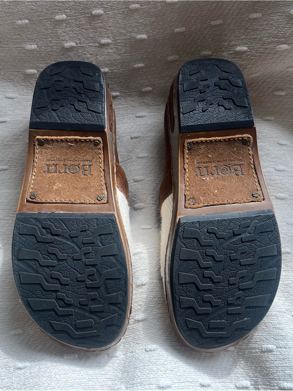 NWOB Born Embroidered Clogs - Picture 2 of 4